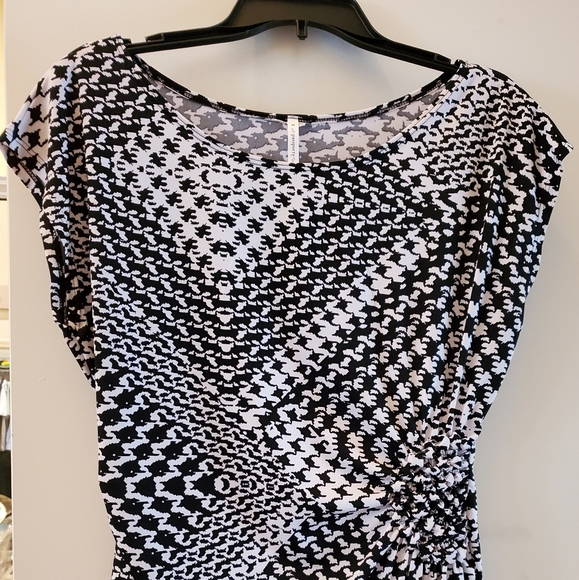 Passports Cap Sleeve Top Asymmetrical hem Sz M - Picture 8 of 9